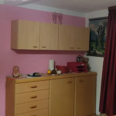 Klinger Apartment *